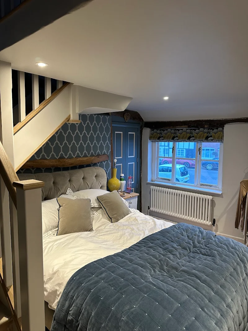 Loft conversion with bespoke oak staircase by Putnam & Sons
